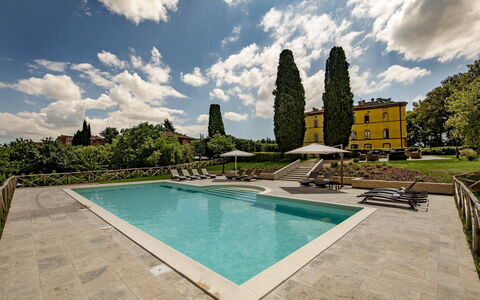 Villa Rocchi: Svømmepøl, Himmel, Ejendom, Vand, Daytime, Ejendom, Bygning, Arkitektur, Reflekterende Pool, Sky
