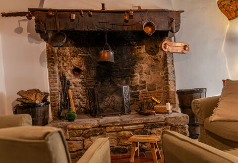 Casa Di Vignolo: Møbel, Træ, Indretning, Belysning, Stue, Værelse, Stol, Hearth, Hårdttræ, Naturmateriale