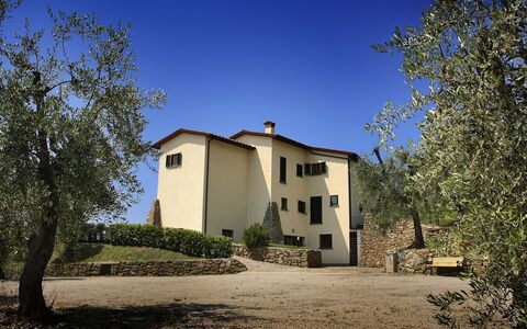 Sughera Villa: Ejendom, Hus, Hjem, Himmel, Bygning, Ejendom, Træ, Arkitektur, Boligområde, Estate