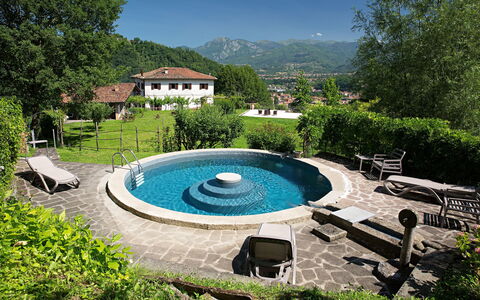 Il Nido In Garfagnana: Svømmepøl, Ejendom, Naturlige Landskab, Botanik, Estate, Ejendom, Fritid, Hus, Backyard, Træ