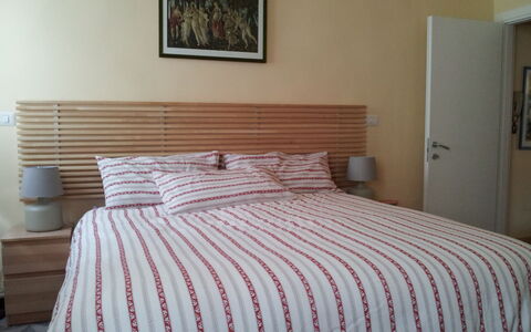 Residenza Monna Lisa: Soveværelse, Seng, Sengetøj, Møbel, Sengetøj, Værelse, Dynebetræk, Ejendom, Bed Frame, Madras