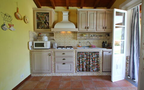 Villa San Rocco: Cabinetry, Countertop, Træ, Køkken, Indretning, Skuffe, Køkken Apparat, Etage, Husholdningsapparat, Bejdse