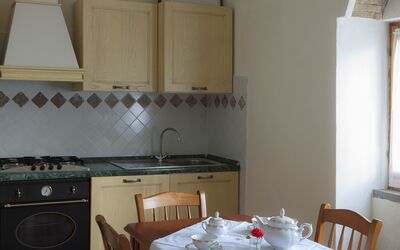 Borgo Cappella 4: Værelse, Ejendom, Køkken, Møbel, Bygning, Hus, Cabinetry, Indretning, Større Bandage, Etage