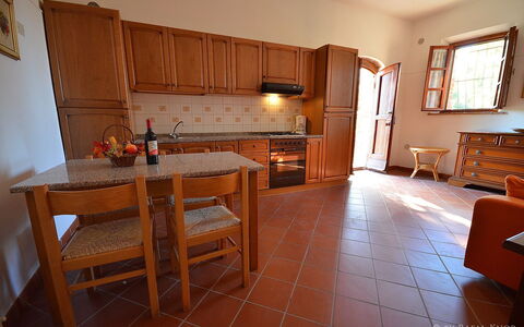 Agriturismo Il Gattero: Værelse, Møbel, Ejendom, Bygning, Etage, Indretning, Cabinetry, Hus, Hårdttræ, Køkken