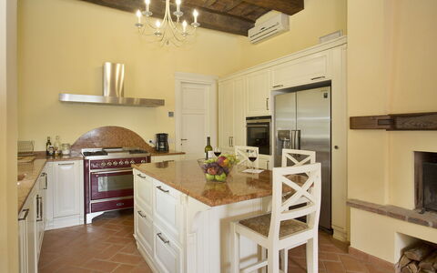 Santo Stefano 10: Countertop, Værelse, Møbel, Ejendom, Cabinetry, Køkken, Bygning, Etage, Indretning, Loft