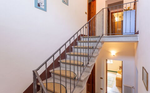 Villa Mastiano: Trappe, Gelænder, Ejendom, Værelse, Bygning, Baluster, Hus, Ejendom, Hjem, Arkitektur