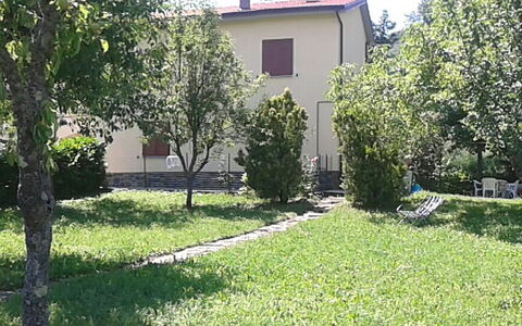 Appartamento Porretta Terme: Ejendom, Gård, Hus, Backyard, Ejendom, Hjem, Land Lot, Lawn, Træ, Græs