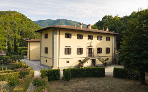 Villa Paola: Estate, Sommerhus, Hacienda, Have, Stuehus, Landscaping, Villa, Lawn, Gård, Veranda
