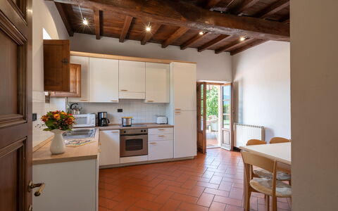 Villa Santa Maria: Værelse, Countertop, Ejendom, Møbel, Loft, Bygning, Indretning, Køkken, Cabinetry, Etage