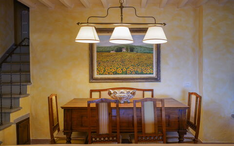 Villa San Lorenzo: Værelse, Loft, Indretning, Belysning, Møbel, Lysarmatur, Bord, Bygning, Væg, Lysekrone