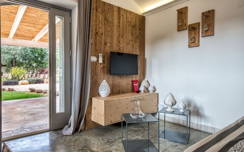 Trulli Itaka: Ejendom, Værelse, Indretning, Hus, Bygning, Møbel, Loft, Hjem, Ejendom, Stue