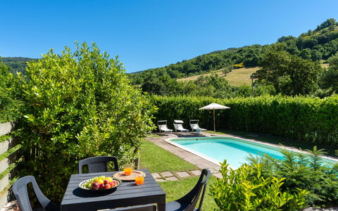 Villa Il Nido: Vand, Plante, Himmel, Møbel, Ejendom, Azure, Bord, Stol, Naturlige Landskab, Udendørs Møbler