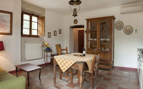 Agriturismo Paterno: Ejendom, Værelse, Bygning, Møbel, Indretning, Spisestue, Hus, Etage, Bord, Ejendom