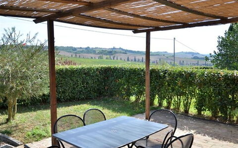 Rocche Di Valiano: Ejendom, Skygge, Ejendom, Landdistrikt, Gårdhave, Bygning, Hus, Pergola, Veranda, Udendørs Bord