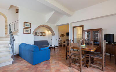 rocche-di-valiano-chianti-castelnuovo-berardenga-glicine-living-room