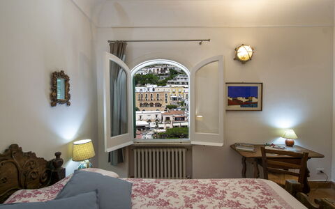 Villa Deli, In Positano, Sea View, Ac: Ejendom, Møbel, Plante, Vindue, Bord, Komfort, Træ, Belysning, Skygge, Indretning