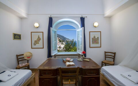 Villa Deli, In Positano, Sea View, Ac: Møbel, Ejendom, Cabinetry, Hvid, Bord, Billedramme, Bygning, Træ, Stueplante, Indretning