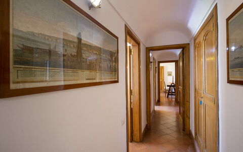 Villa Deli, In Positano, Sea View, Ac: Billedramme, Træ, Dør, Belysning, Indretning, Bygning, Etage, Gulvbelægning, Hal, Kunst