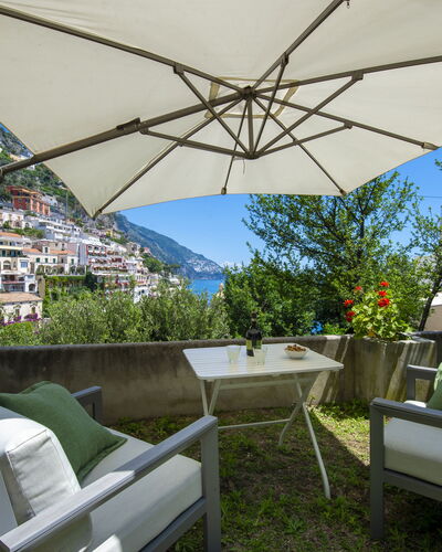 Villa Deli, In Positano, Sea View, Ac: Plante, Møbel, Ejendom, Bord, Plantesamfund, Blomsterkrukke, Bygning, Skygge, Udendørs Møbler, Himmel