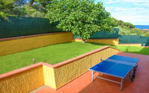 Villa Il Poggiolo Apartments - Diano Marina: Græs, Ejendom, Bord, Møbel, Træ, Ejendom, Plante, Værelse, Landskab, Fritid