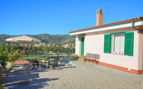 Casa Ilaria - Diano Marina: Ejendom, Hus, Bygning, Ejendom, Hjem, Himmel, Ferie, Træ, Arkitektur, Landdistrikt