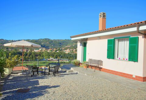 Casa Ilaria - Diano Marina: Ejendom, Hus, Bygning, Ejendom, Hjem, Himmel, Ferie, Træ, Arkitektur, Landdistrikt