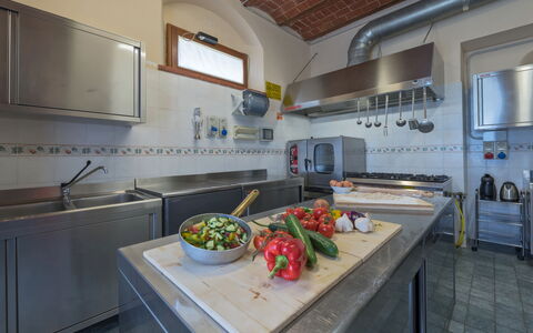 Villa Dei Michelangioli a Brolio: Countertop, Ejendom, Værelse, Køkken, Bygning, Hus, Indretning, Ejendom, Møbel, Hjem