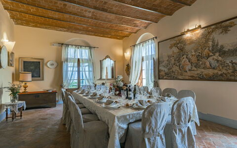 Villa Dei Michelangioli a Brolio: Værelse, Ejendom, Spisestue, Loft, Bygning, Indretning, Møbel, Bord, Estate, Ejendom