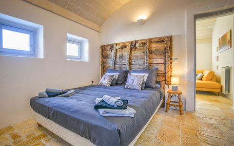 Villa Cristina: Soveværelse, Seng, Møbel, Ejendom, Værelse, Sengetøj, Bed Frame, Indretning, Etage, Væg