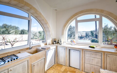Villa Cristina: Ejendom, Værelse, Bygning, Køkken, Arkitektur, Ejendom, Countertop, Hus, Møbel, Indretning