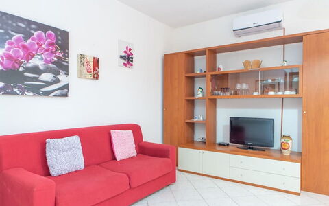 Residence Villa Smeralda: Møbel, Indretning, Gulvbelægning, Etage, Couch, Værelse, Stue, Lejlighed, Hjem, Belysning