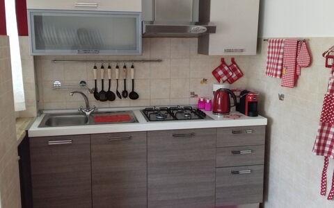 Corallo: Værelse, Møbel, Ejendom, Køkken, Cabinetry, Countertop, Skuffe, Kommode, Indretning, Skab