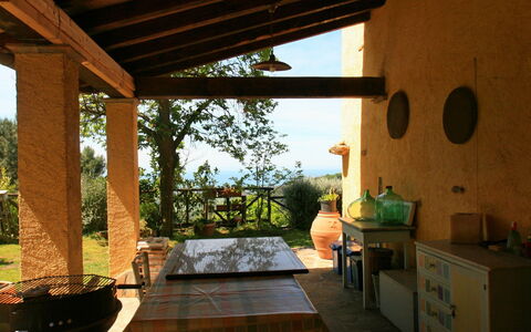 Villa La Collinetta: Plante, Ejendom, Møbel, Bygning, Cabinetry, Træ, Himmel, Skygge, Indretning, Skuffe