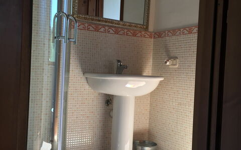 Casa Alla Minuccia Di Villa a Sesta: Badeværelse, Ejendom, Værelse, Flise, Sanitærarmatur, Toilet, Arkitektur, Hus, Indretning, Etage