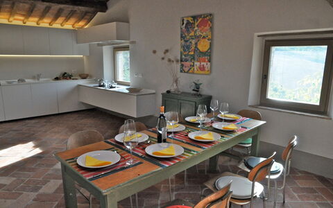 Podere Palazzo: Værelse, Ejendom, Møbel, Indretning, Spisestue, Bygning, Bord, Morgenmad, Hus, Etage