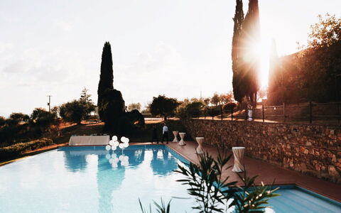 Quercia Al Poggio - Weddings And Events: Vand, Himmel, Plante, Svømmepøl, Lys, Azure, Botanik, Krop Af Vand, Træ, Fritid