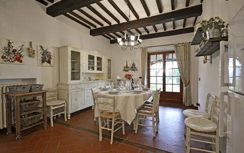 Villa Gelsomino: Værelse, Ejendom, Bygning, Møbel, Loft, Spisestue, Indretning, Etage, Bord, Trægulve