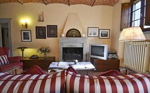 Villa Santa Maria: Værelse, Møbel, Soveværelse, Seng, Ejendom, Sengetøj, Indretning, Bed Frame, Loft, Sengetøj