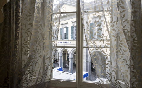 Appartamento Il Teatro: Arkitektur, Gardin, Indretning, Vindue, Bygning, Værelse, Textile, Vindue Behandling, Dagslys, Glas