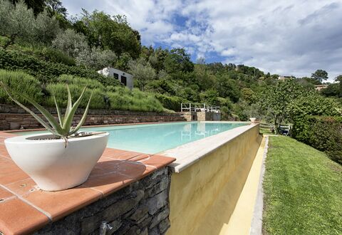 Villa Del Sole: Ejendom, Ejendom, Svømmepøl, Hus, Ferie, Træ, Villa, Bygning, Estate, Backyard