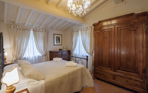 Villa Ginestra: Soveværelse, Værelse, Møbel, Seng, Ejendom, Sengetøj, Indretning, Bed Frame, Loft, Suite
