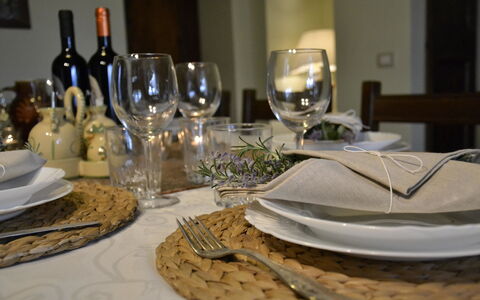Villa Il Borgo: Dug, Bord, Tallerkner, Vinglas, Mad, Glasservice, Bordservice, Plade