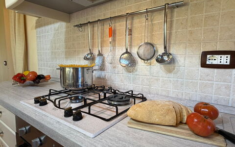 Villa Mira: Køkken, Køkken Apparat, Countertop, Komfur, Gaskomfur, Komfur, Cooktop, Større Bandage, Husholdningsapparat
