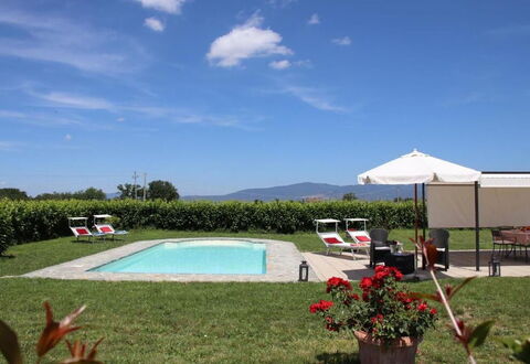 Villa Mira: Lawn, Svømmepøl, Have, Udendørs Møbler, Gård, Hacienda, Stuehus, Landscaping, Villa, Backyard