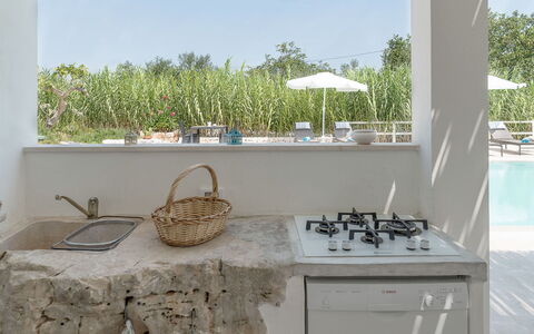 Trullo Oak: Plante, Ejendom, Himmel, Countertop, Komfur, Skygge, Indretning, Køkken, Sanitærarmatur, Etage