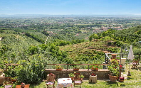 Podere Santa Lucia: Hill Station, Turisme, Himmel, Bjerg, Bakke, Ejendom, Græs, Træ, Landdistrikt, Landskab