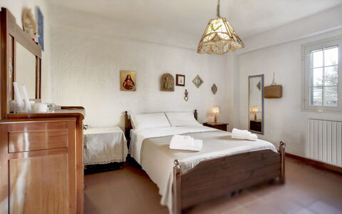 Villa Palma: Soveværelse, Møbel, Seng, Værelse, Sengetøj, Ejendom, Indretning, Bed Frame, Etage, Sengetøj