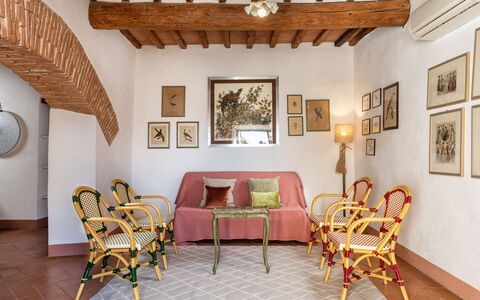 Agriturismo la Papessa: Billedramme, Møbel, Ejendom, Stol, Bygning, Bord, Træ, Belysning, Stue, Arkitektur