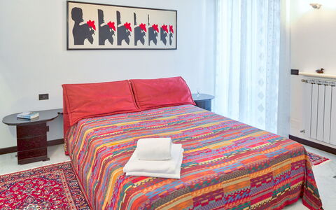 Villa Helvezia - Levanto: Soveværelse, Seng, Sengetøj, Sengetøj, Møbel, Værelse, Bed Frame, Rød, Ejendom, Etage