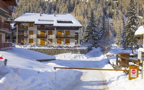 The Twins Apartment - Champoluc: Sne, Vinter, Ejendom, Hjem, Fryser, Hus, Ejendom, Træ, Sommerhus, Hill Station